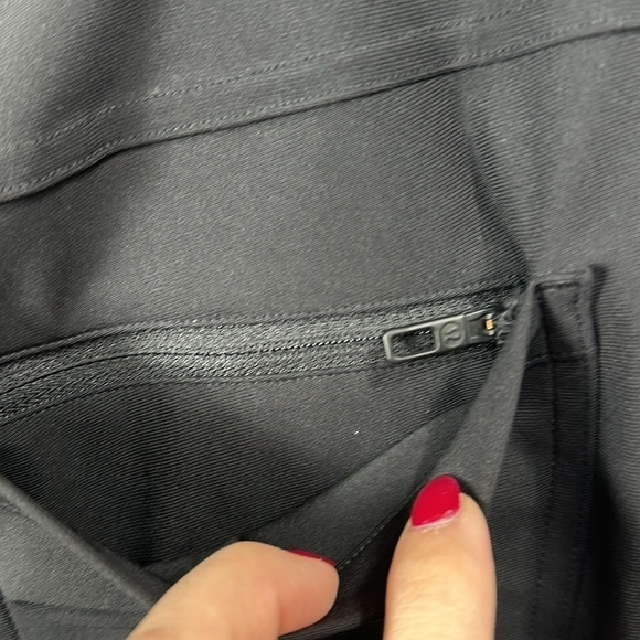 Lululemon Men’s Black pants size 36. - Picture 9 of 10